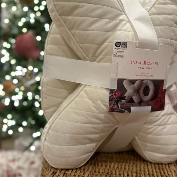 Issac Mizrahi Valentines day XO throw pillows white set gift home decorative - Picture 9 of 9